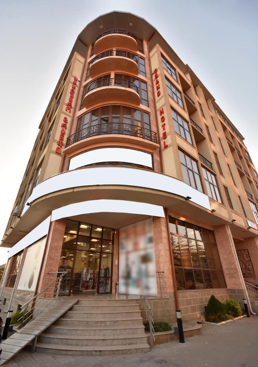 Hotel Grand Zugdidi Kültér fotó