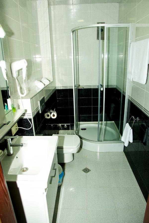Hotel Grand Zugdidi Kültér fotó