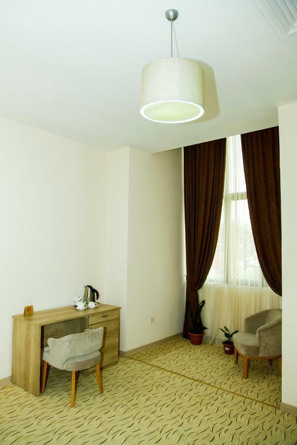 Hotel Grand Zugdidi Kültér fotó
