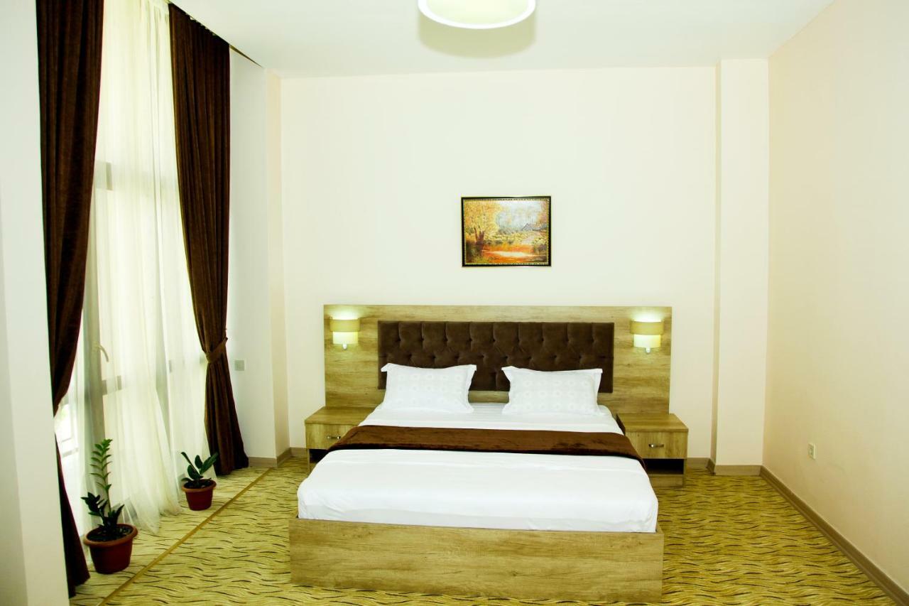 Hotel Grand Zugdidi Kültér fotó