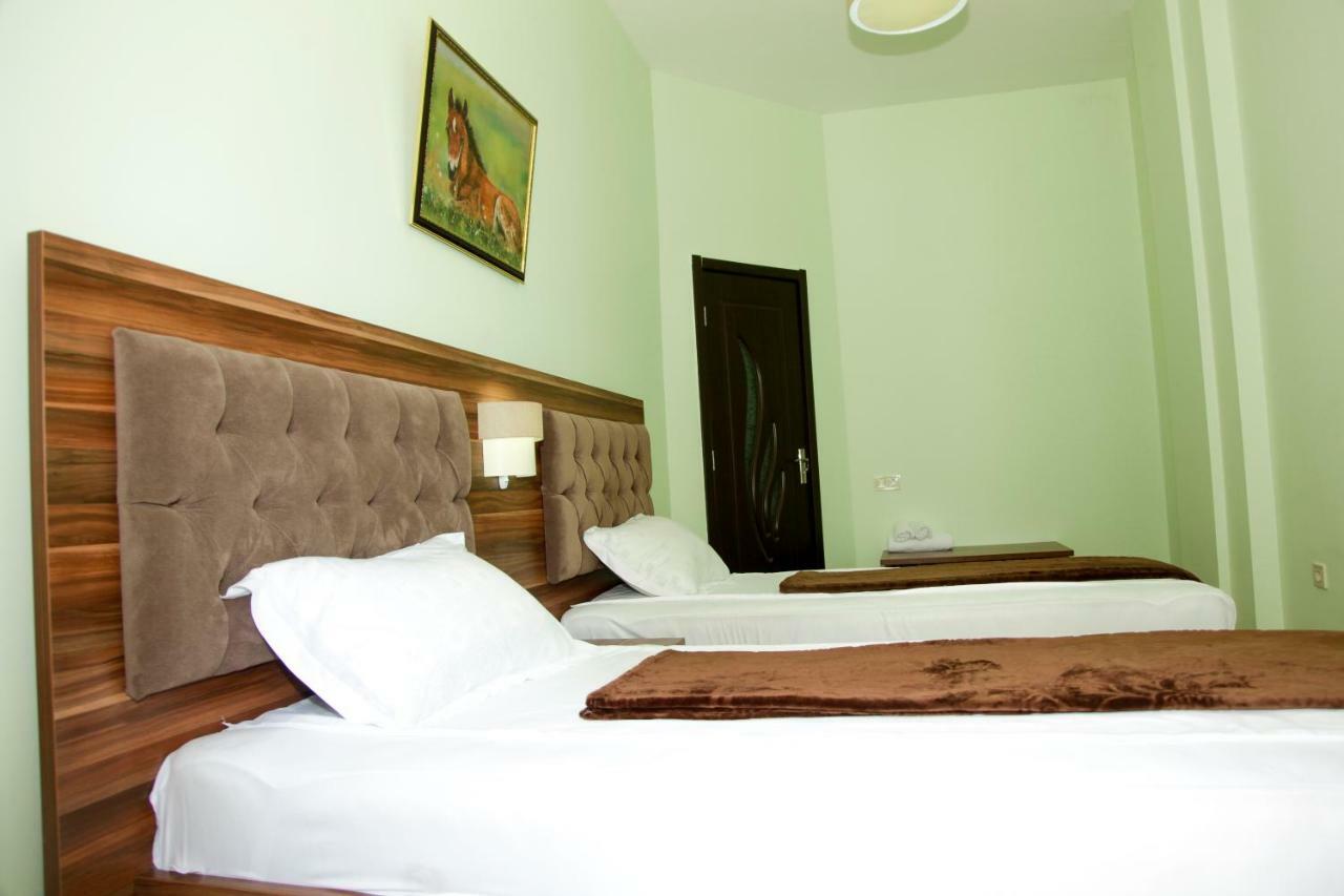 Hotel Grand Zugdidi Kültér fotó