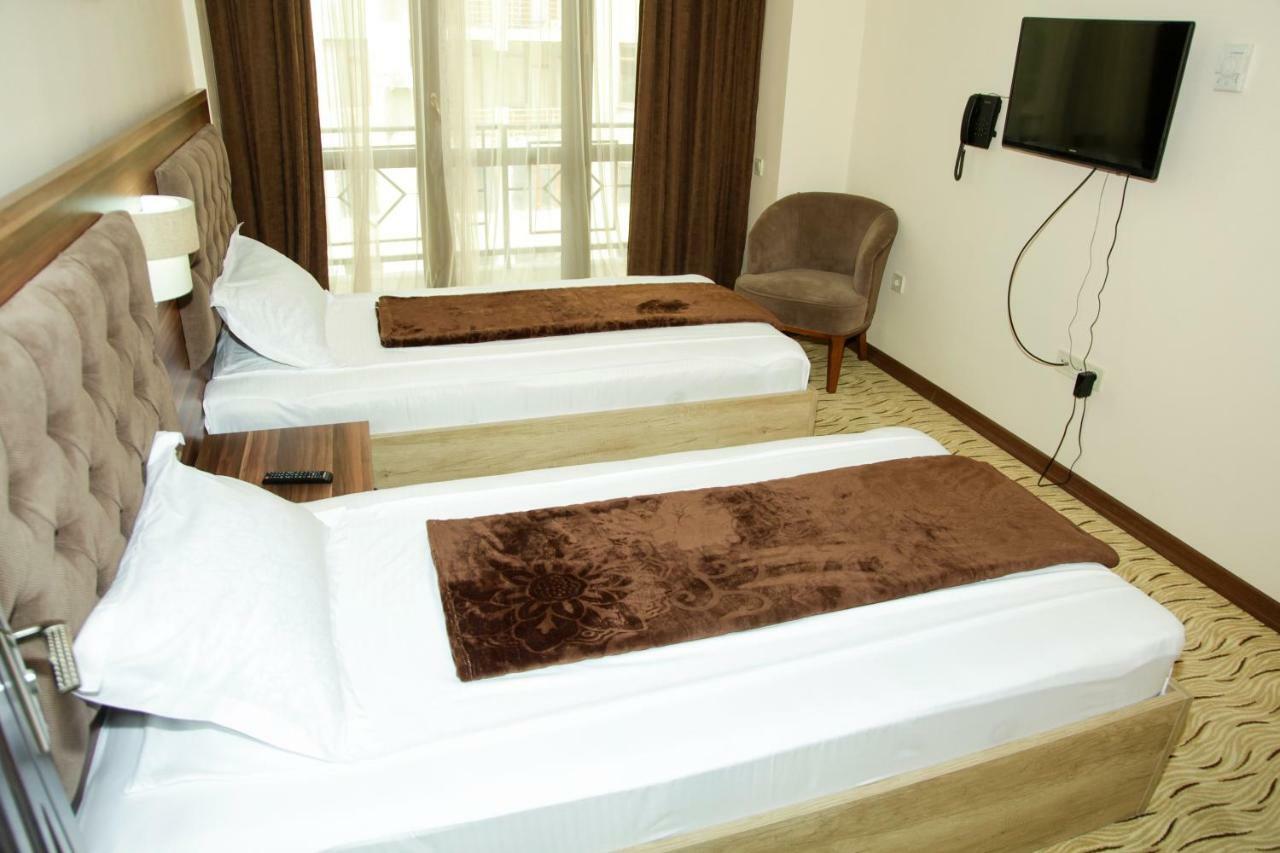 Hotel Grand Zugdidi Kültér fotó