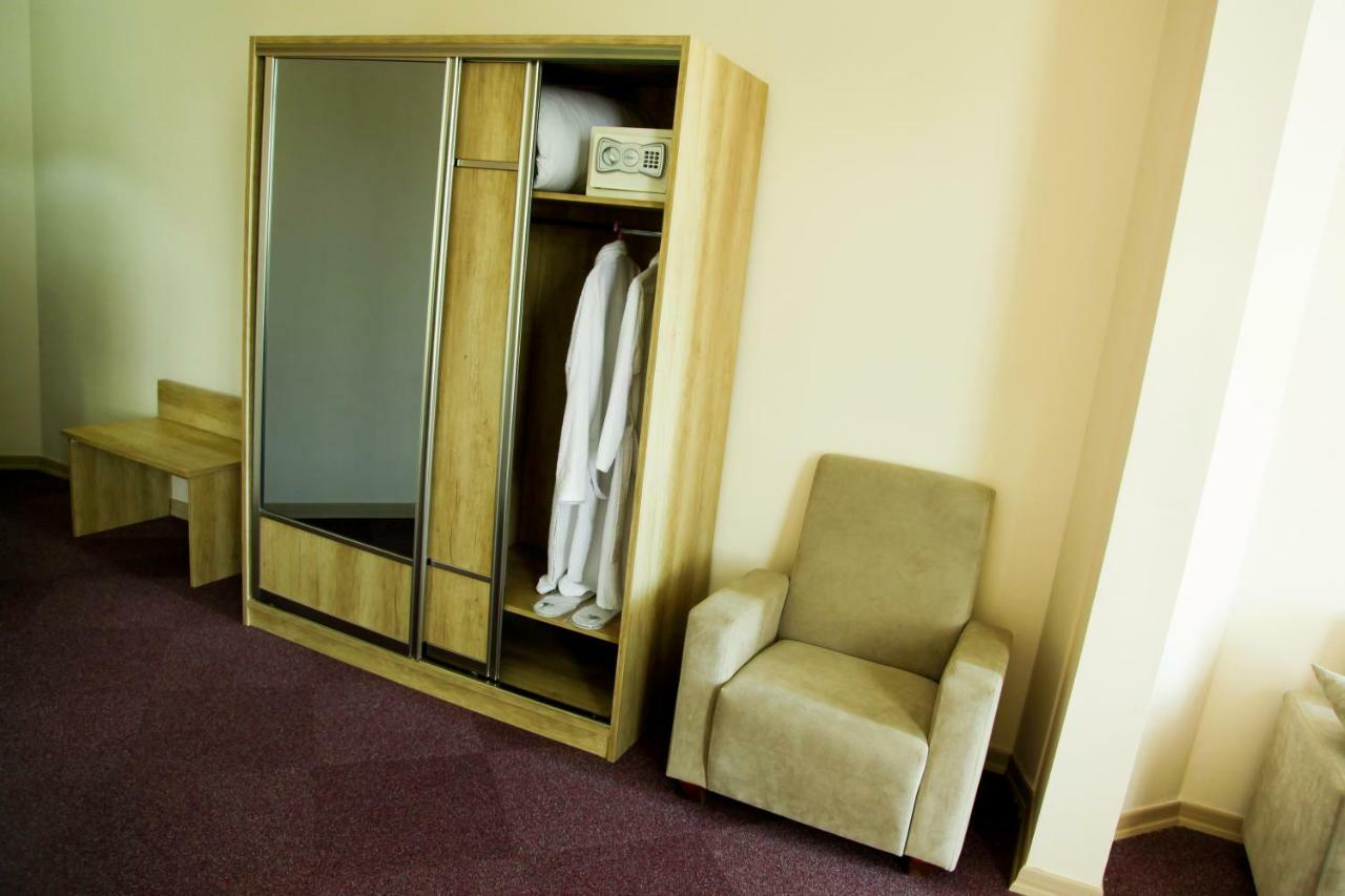 Hotel Grand Zugdidi Kültér fotó