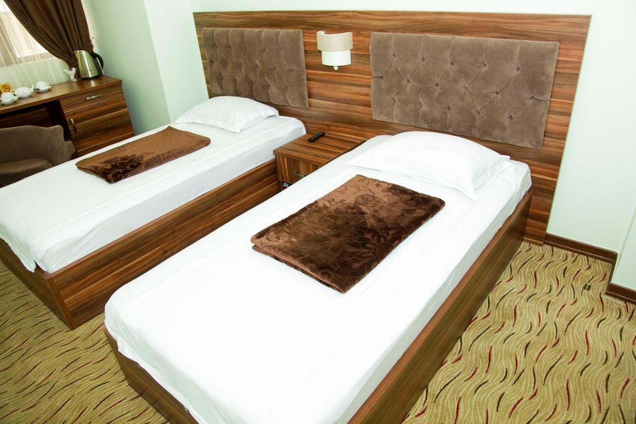 Hotel Grand Zugdidi Kültér fotó