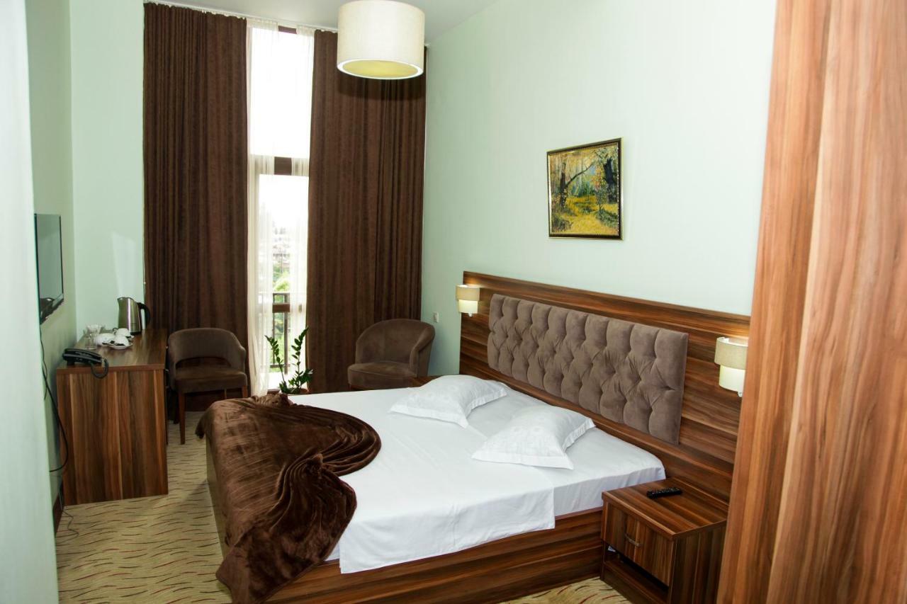 Hotel Grand Zugdidi Kültér fotó