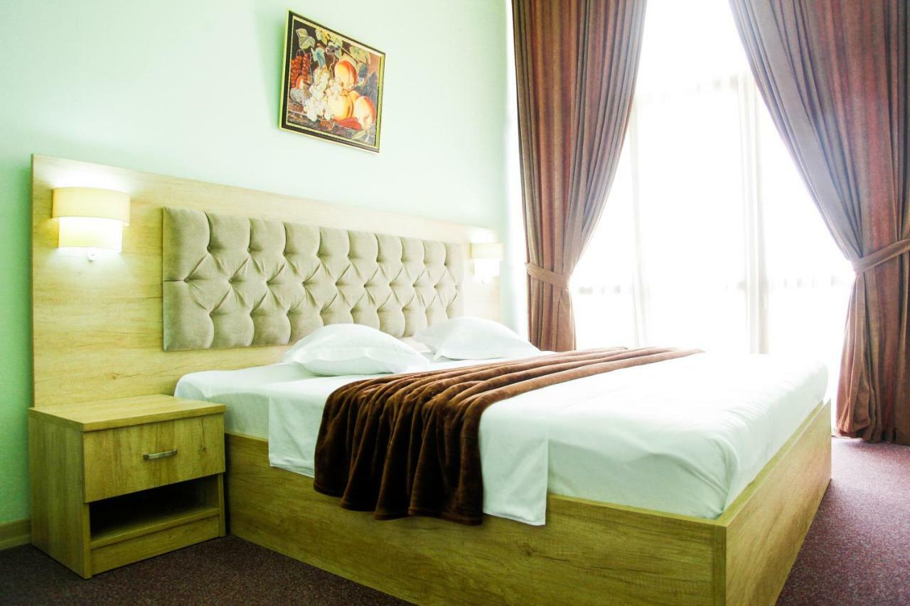 Hotel Grand Zugdidi Kültér fotó