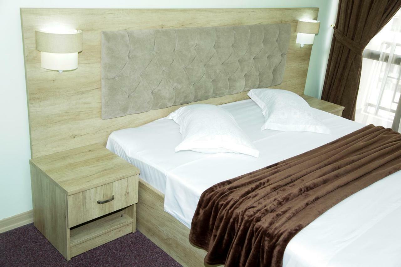 Hotel Grand Zugdidi Kültér fotó