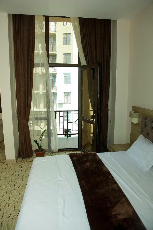 Hotel Grand Zugdidi Kültér fotó