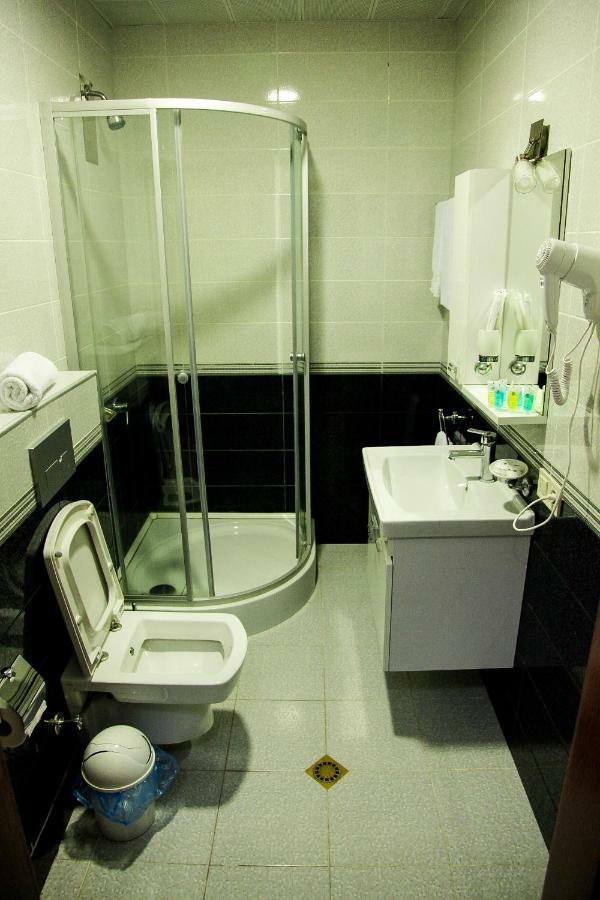 Hotel Grand Zugdidi Kültér fotó